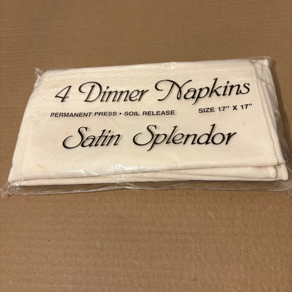 Bardwil Linens New Satin Splendor 4 Dinner Napkins Cream Permanent Press 17x17